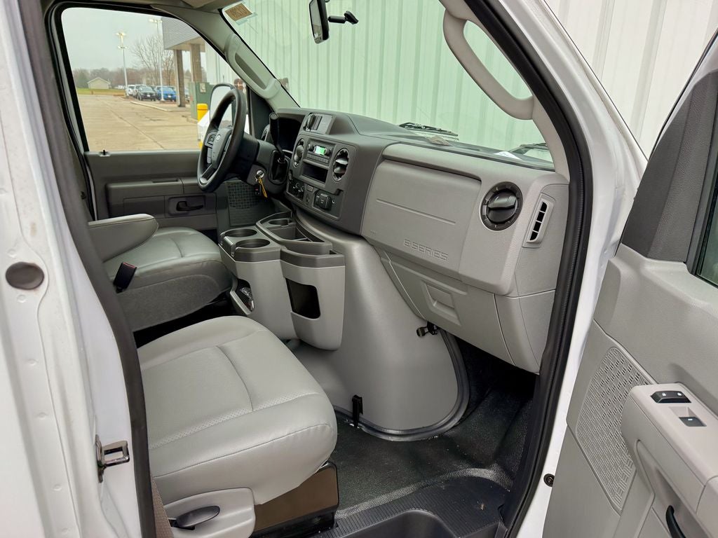 2025 Ford E-350SD Base Cutaway