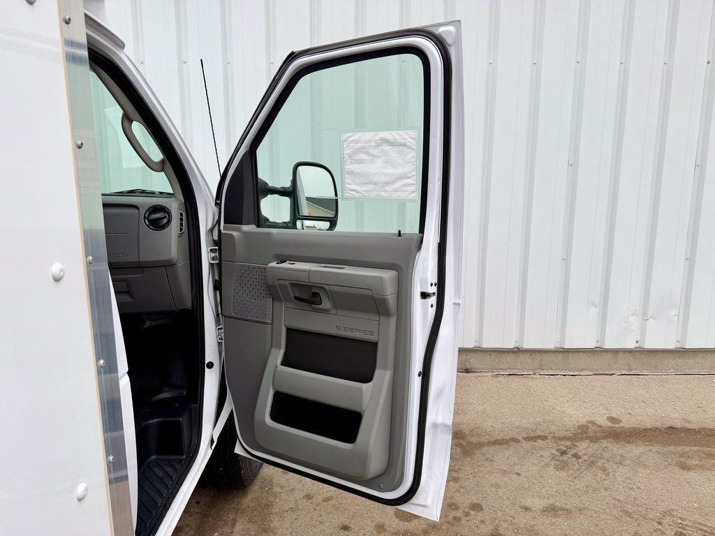 2025 Ford E-350SD Base Cutaway