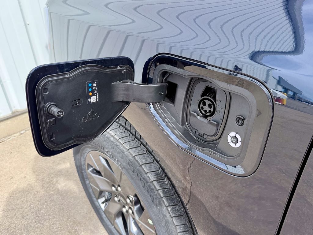 2025 Ford F-150 Lightning Flash