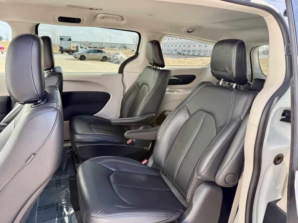 2024 Chrysler Pacifica Hybrid Select