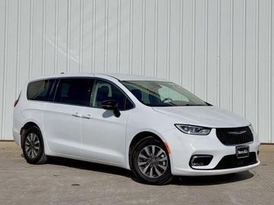 2024 Chrysler Pacifica Hybrid Select