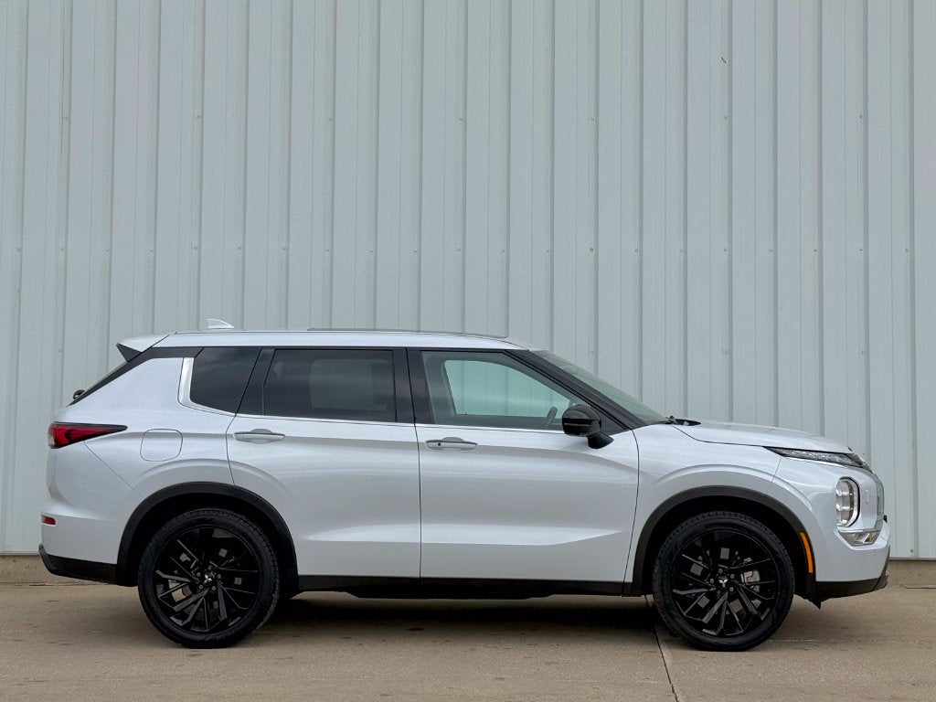 2024 Mitsubishi Outlander SE Black Edition